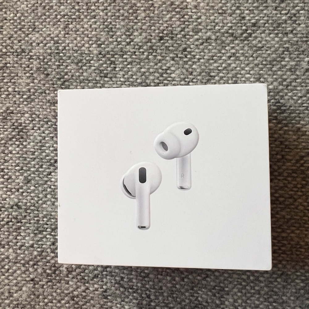 Apple AirPods Pro 3 (White) with Silicone Tips Wireless Earbuds